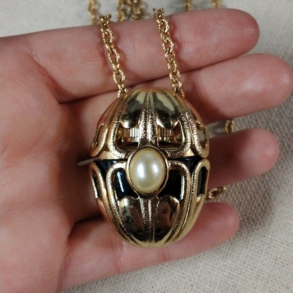 Vintage Perfume Necklace - Picture 9 of 9